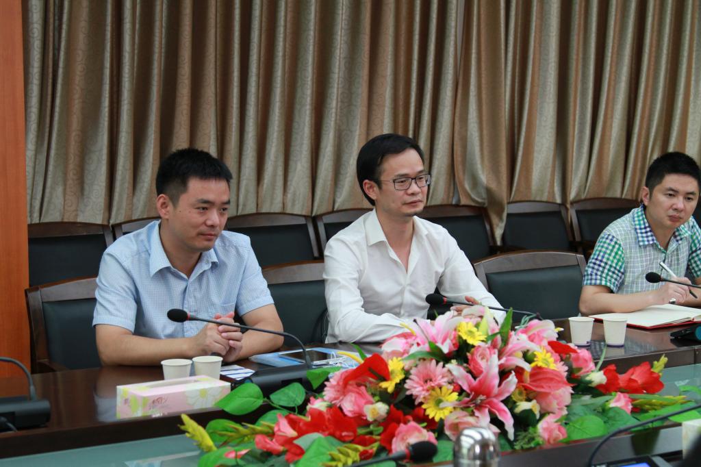 天馬微電子企業(yè)一行人