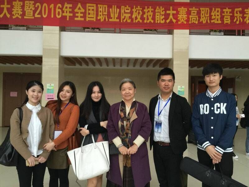 參賽師生合影留念